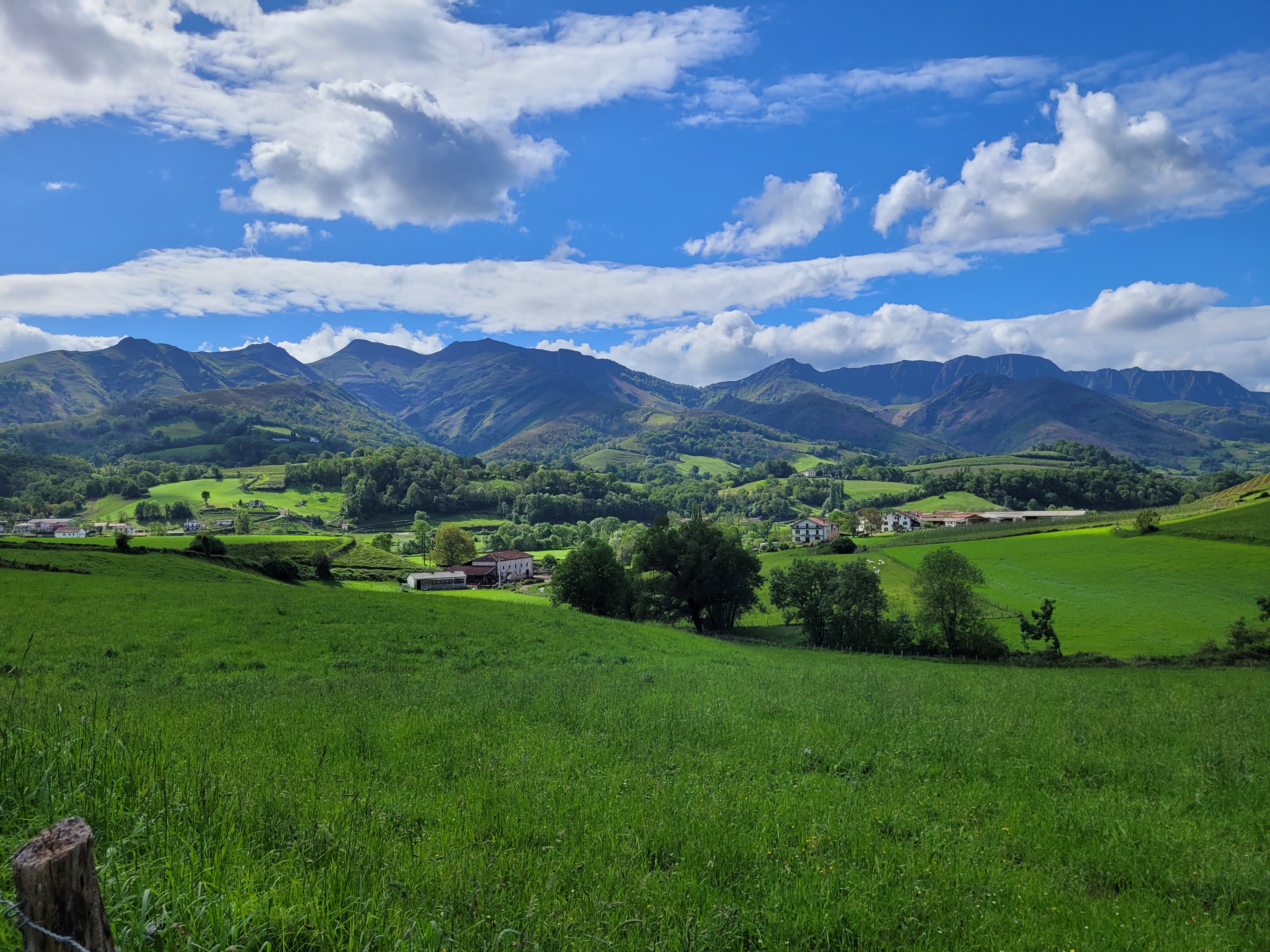 Paysage de campagne française au Pays Basque